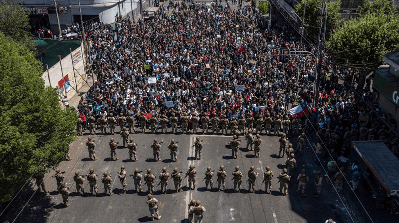 O povo chileno disse BASTA à democracia capitalista, seu ajuste e&nbsp;repressão!