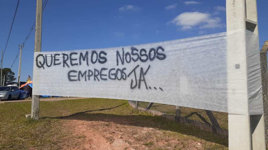 #GreveRenault | Greve segue forte no seu 3º dia. Todo apoio aos operários e&nbsp;operárias!