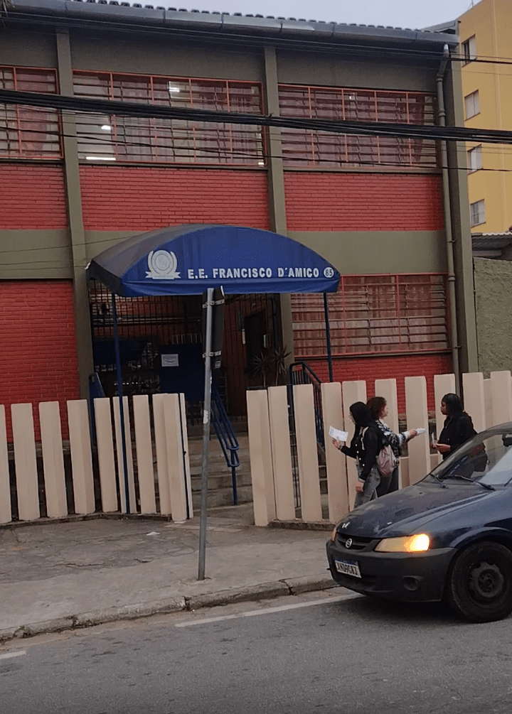 Abaixo a ditadura na E.E. Francisco&nbsp;D’Amico!